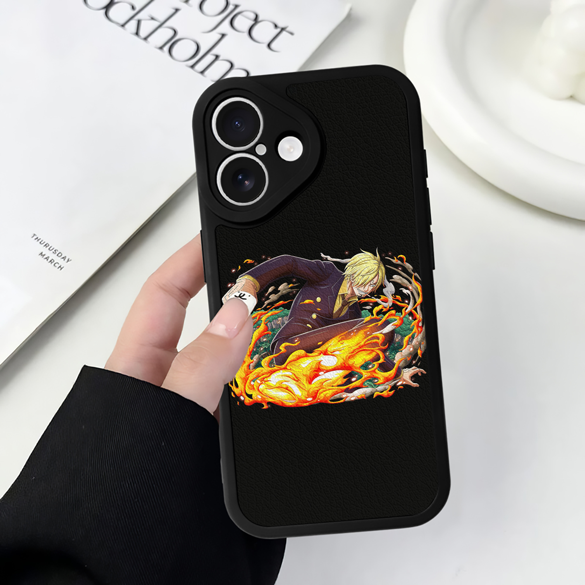 （画像用） ワンピース サンジ ONE PIECE Sanji 【iPhone 16シリーズ対応】シリコンスマホケース（レザー調） 材質：シリコン